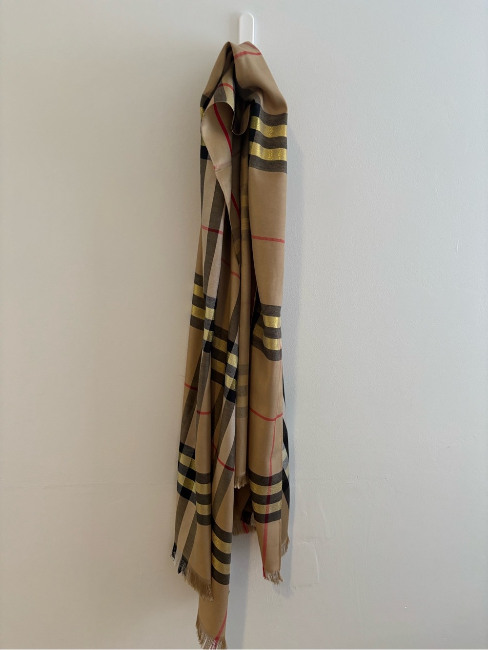 3for $15😍NWOT Beige Plaid Scarf with Gold and Red Accents